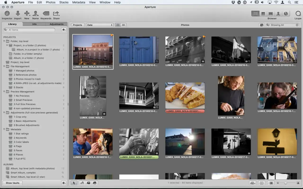 Interface d'Aperture avec des photos de la Nouvelle-Orléans, dont une porte bleue et des bâtiments. L'aperçu montre une organisation de fichiers et des ajustements pour une meilleure aperture to lightroom France.