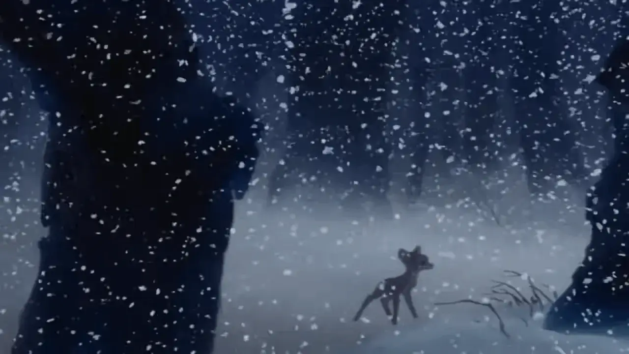 Mały Bambi przemierza zimowy las, gdzie śnieg sypie gęsto. Ta scena z bajki Bambi jest pełna magii.
