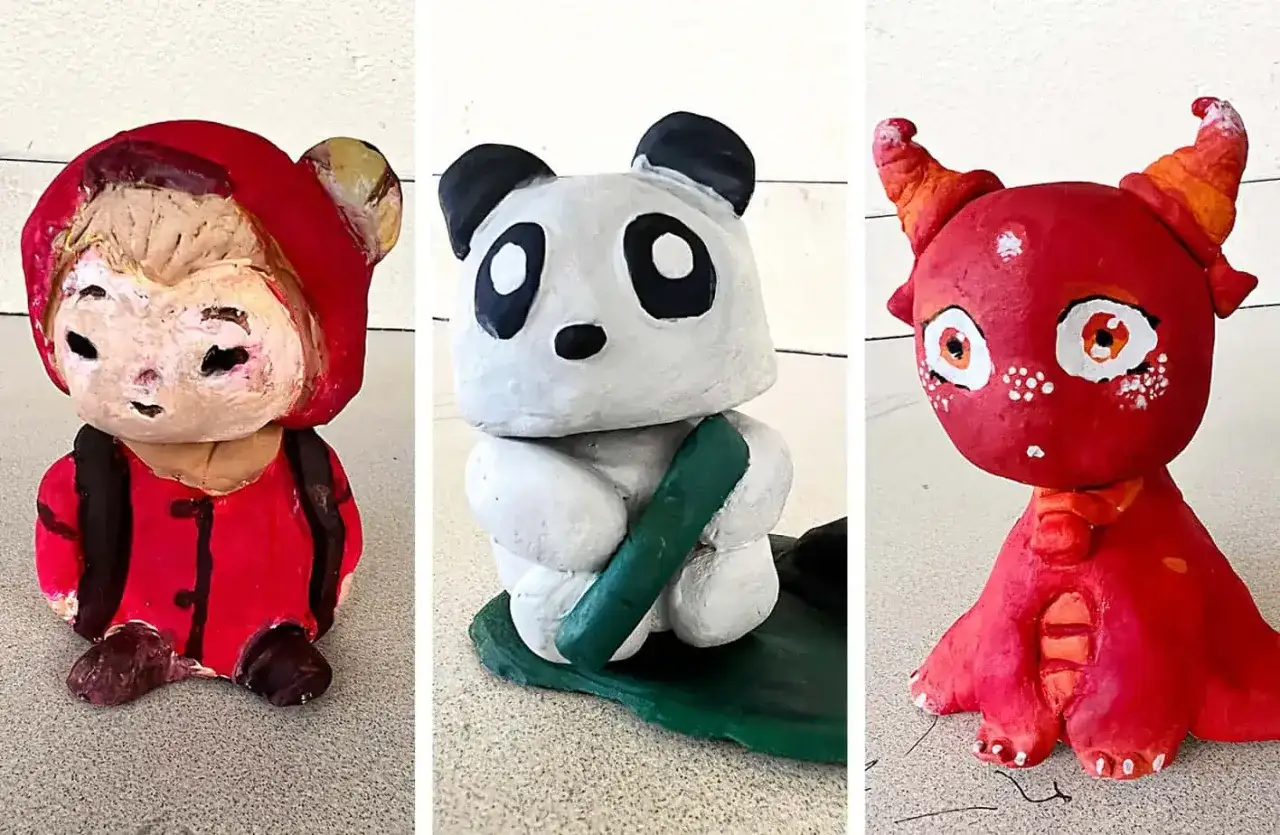 Urocze figurki z gliny: czerwony ludzik, panda z bambusem i mały smok. Tworzone krok po kroku, zachwycają prostotą i kolorem.