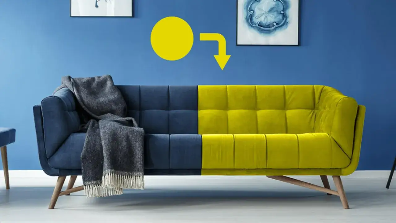 Ein Sofa, halb dunkelblau, halb leuchtend gelb. Ein gelber Pfeil deutet auf die Farbänderung hin, die durch eine **photoshop change color of object**-Technik erzielt wurde.