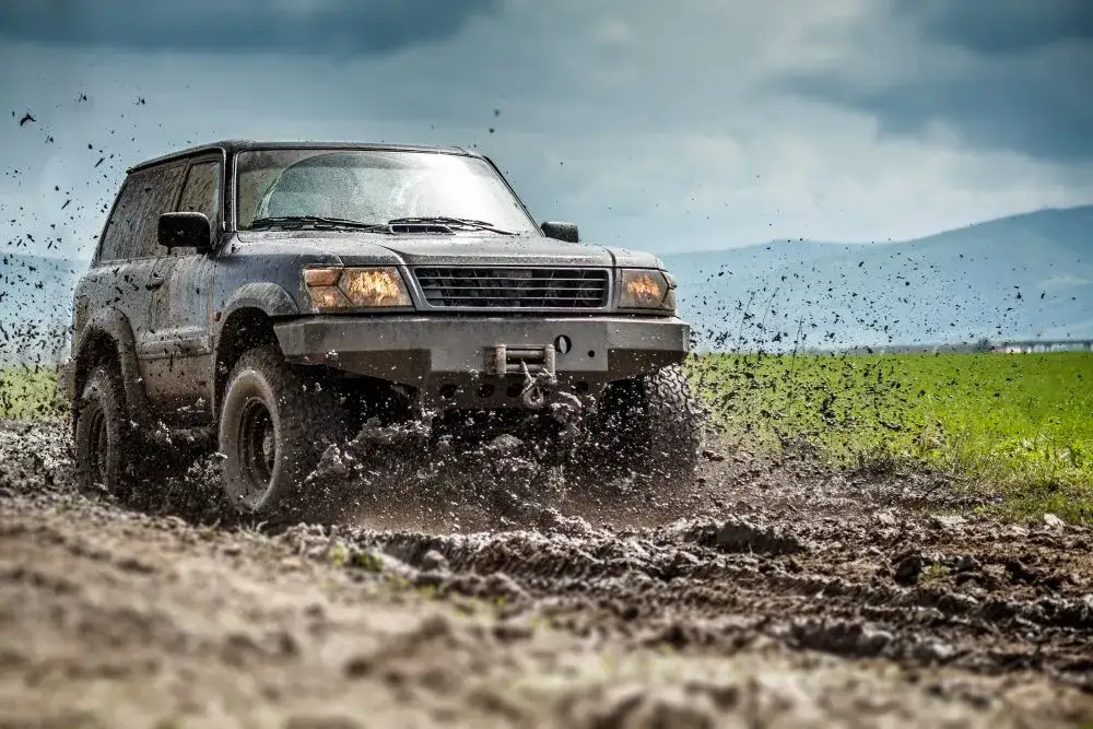 SUV terenowy błoto góry