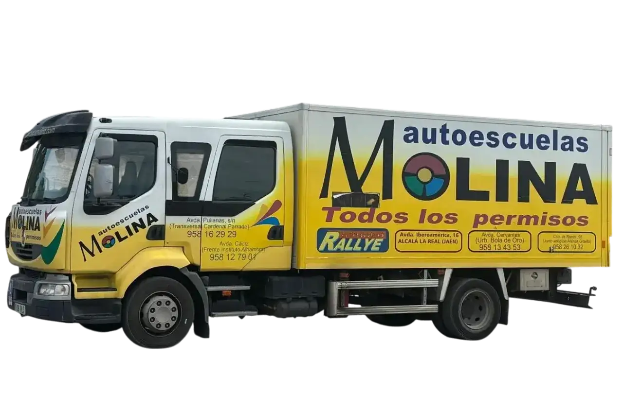 Camión de autoescuelas Molina, ideal para obtener el carnet de camión. ¡Infórmate sobre el coste!