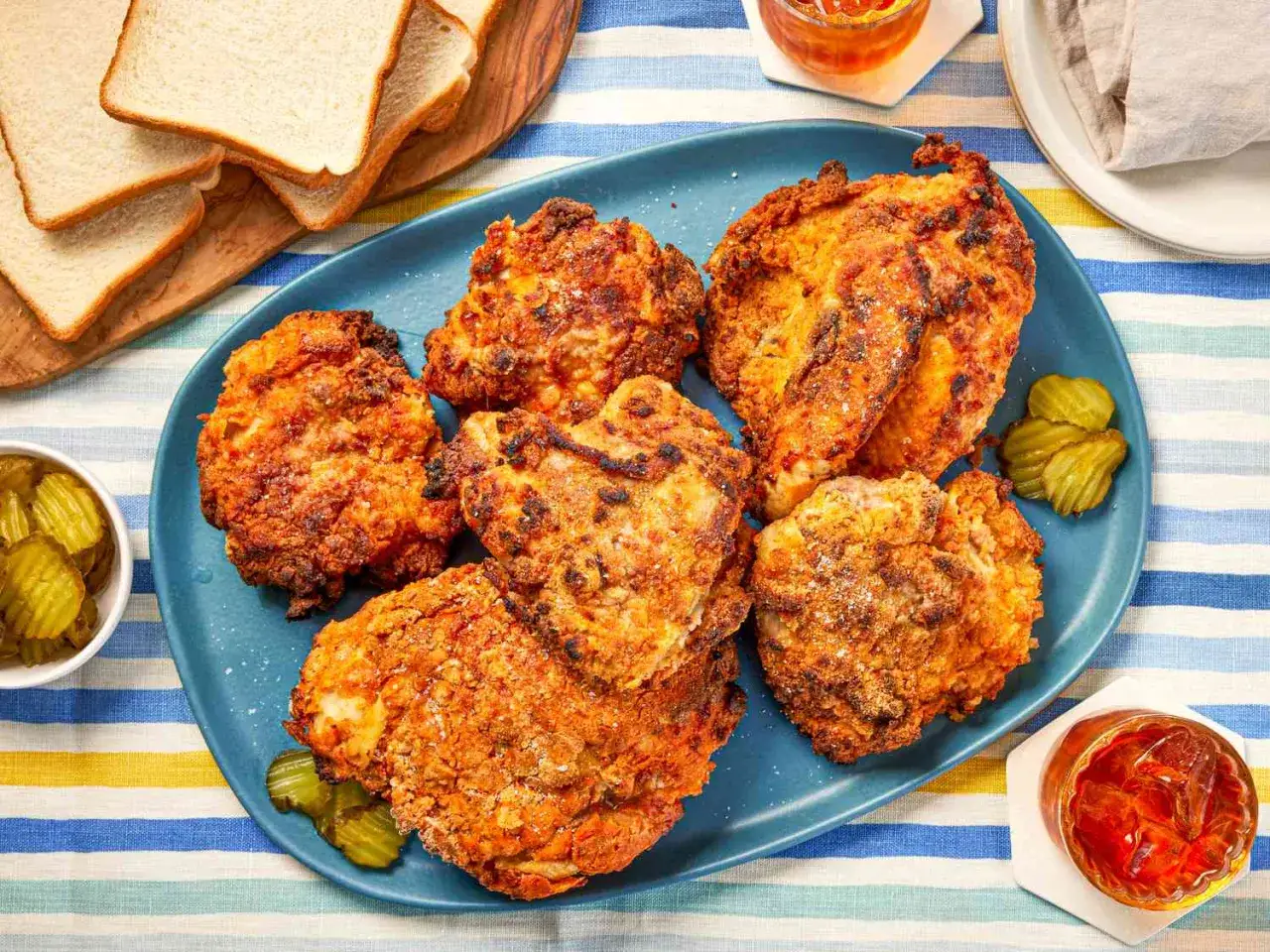 Chrupiący kurczak z frytkownicy, idealny do kanapek. Te air fryer przepisy to strzał w dziesiątkę!