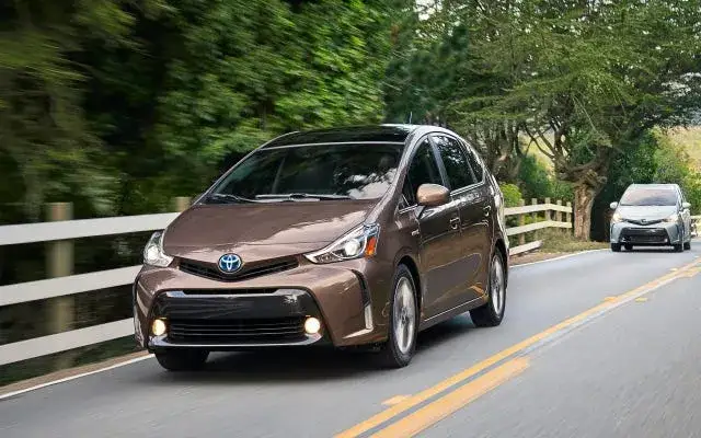 Toyota Prius V generacja na drodze