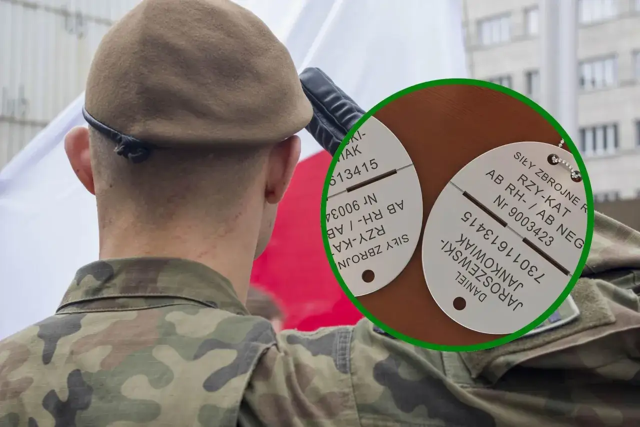 Żołnierz w beretce i mundurze, obok nieśmiertelnik co to za identyfikator wojskowy.