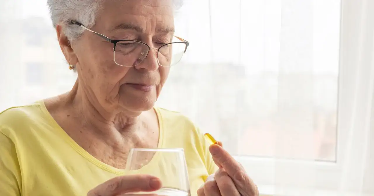 Seniorzy aktywnie spędzający czas na świeżym powietrzu