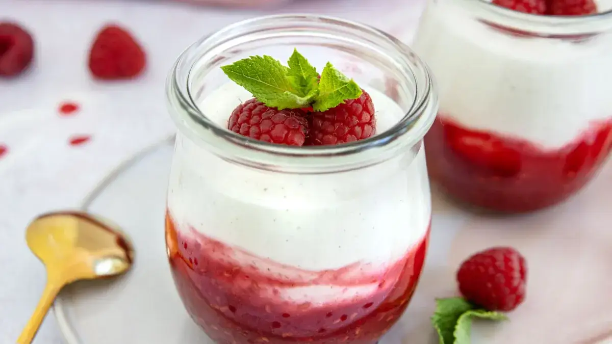 Schichtdessert Himbeere Glas Schritt für Schritt