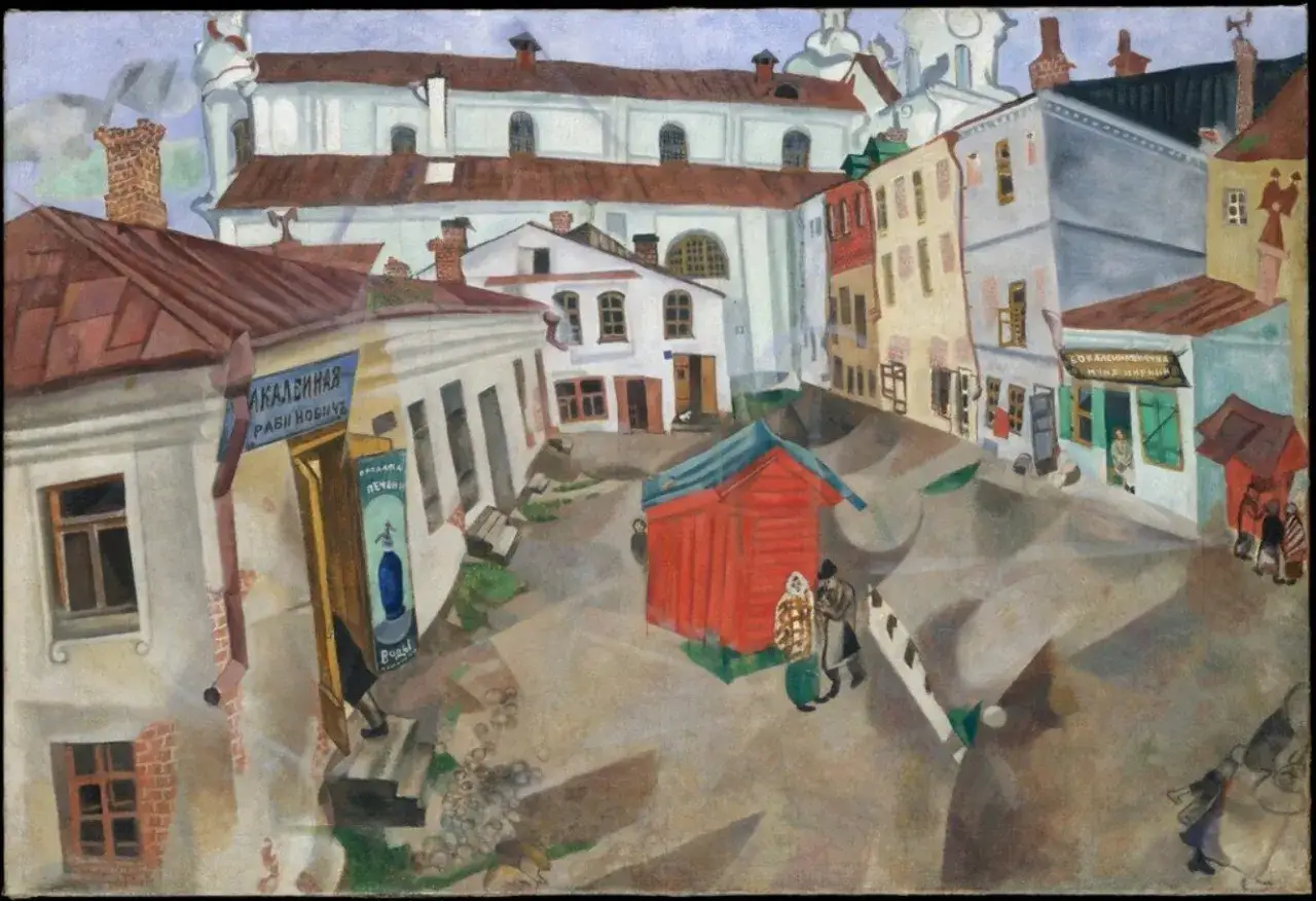 Oniryzm w sklepach cynamonowych. Surrealistyczny obraz ulicy z kolorowymi budynkami, ludźmi i czerwonymi straganami.