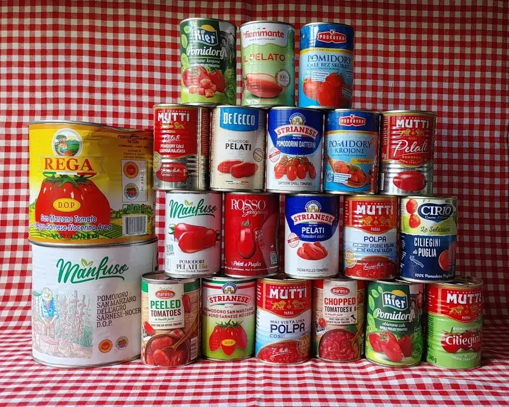 Różne rodzaje pomidorów do zupy (świeże, koncentrat, passata, z puszki)
