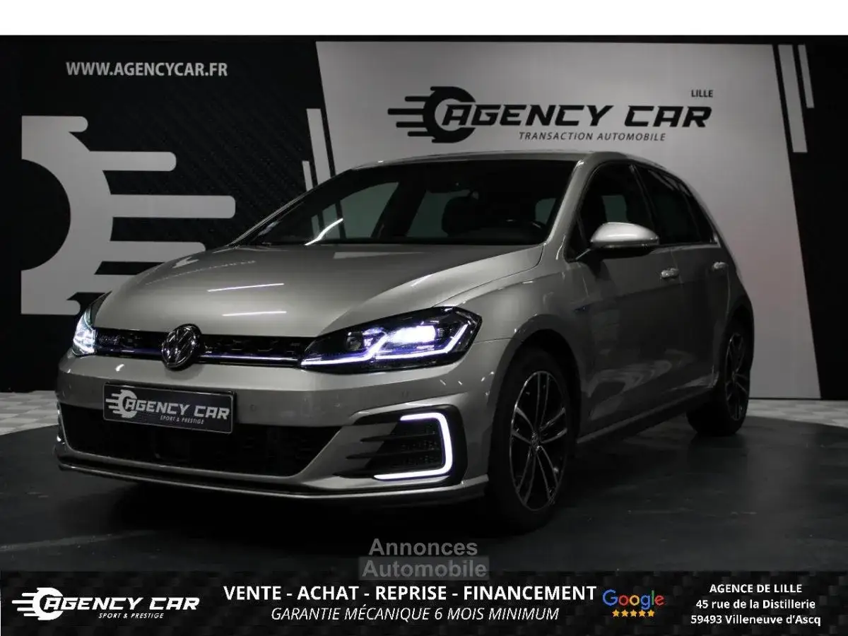 Volkswagen Golf 7 GTE grise, prête à sillonner les routes. Une offre de l'Agence Car Lille.