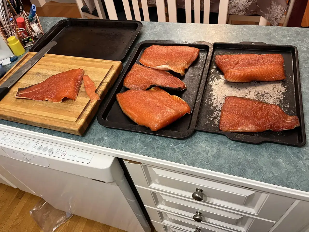 łosoś wędzony na zimno vs na gorąco, cold smoked salmon vs hot smoked salmon