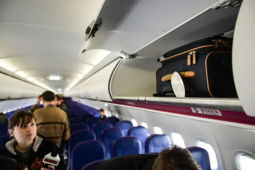 Zdjęcie Czego nie można przewozić w bagażu podręcznym Wizz Air - uniknij problemów