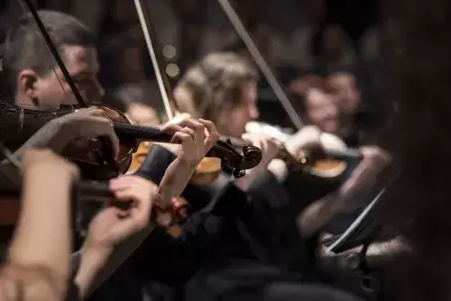 Zdjęcie Muzyka klasyczna w filmach: jak wpływa na emocje i narrację
