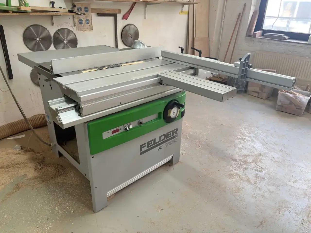 Scie circulaire Felder K 700, idéale pour les professionnels. Le felder kf 500 prix est une bonne affaire pour cette machine de qualité.