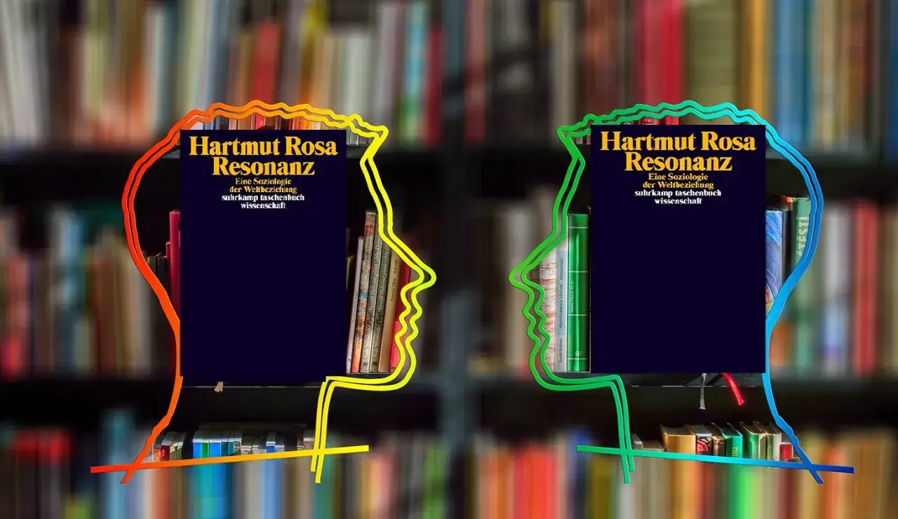 Zwei stilisierte K&ouml;pfe im Dialog vor B&uuml;cherregalen. In jedem Kopf ein Buch von Hartmut Rosa mit dem Titel 