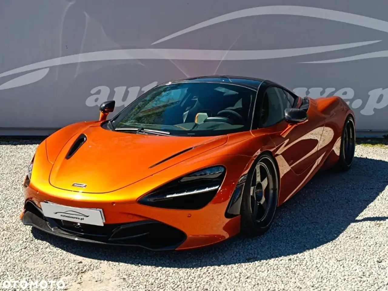 Pomarańczowy McLaren 720S na sprzedaż. Sprawdź atrakcyjną mclaren 720s cenę i poczuj moc tego supersamochodu.