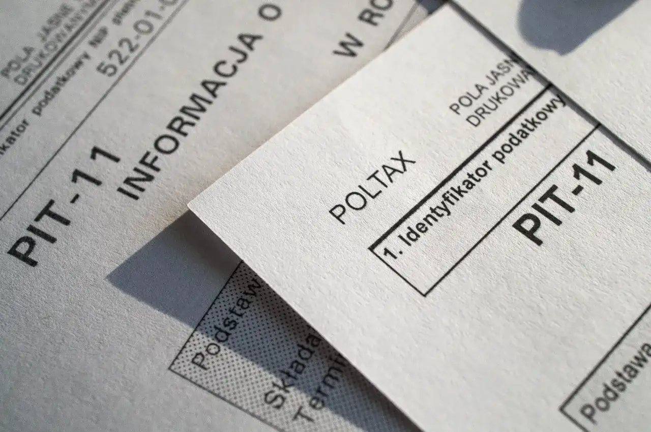Dokumenty PIT-11 i POLTAX, które każdy rezydent musi wypełnić.