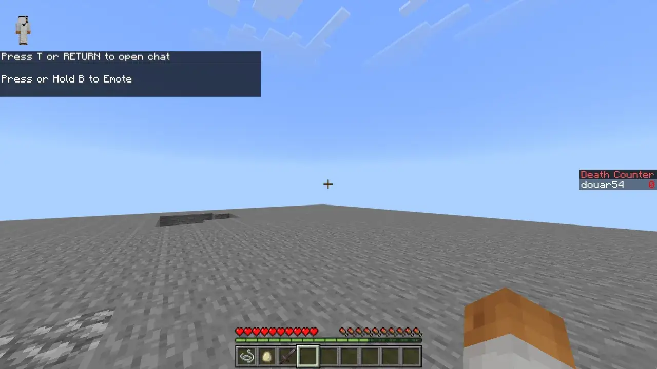 Pustkowie w Minecraft, gdzie licznik śmierci MC pokazuje 0. Gracz czeka na akcję.
