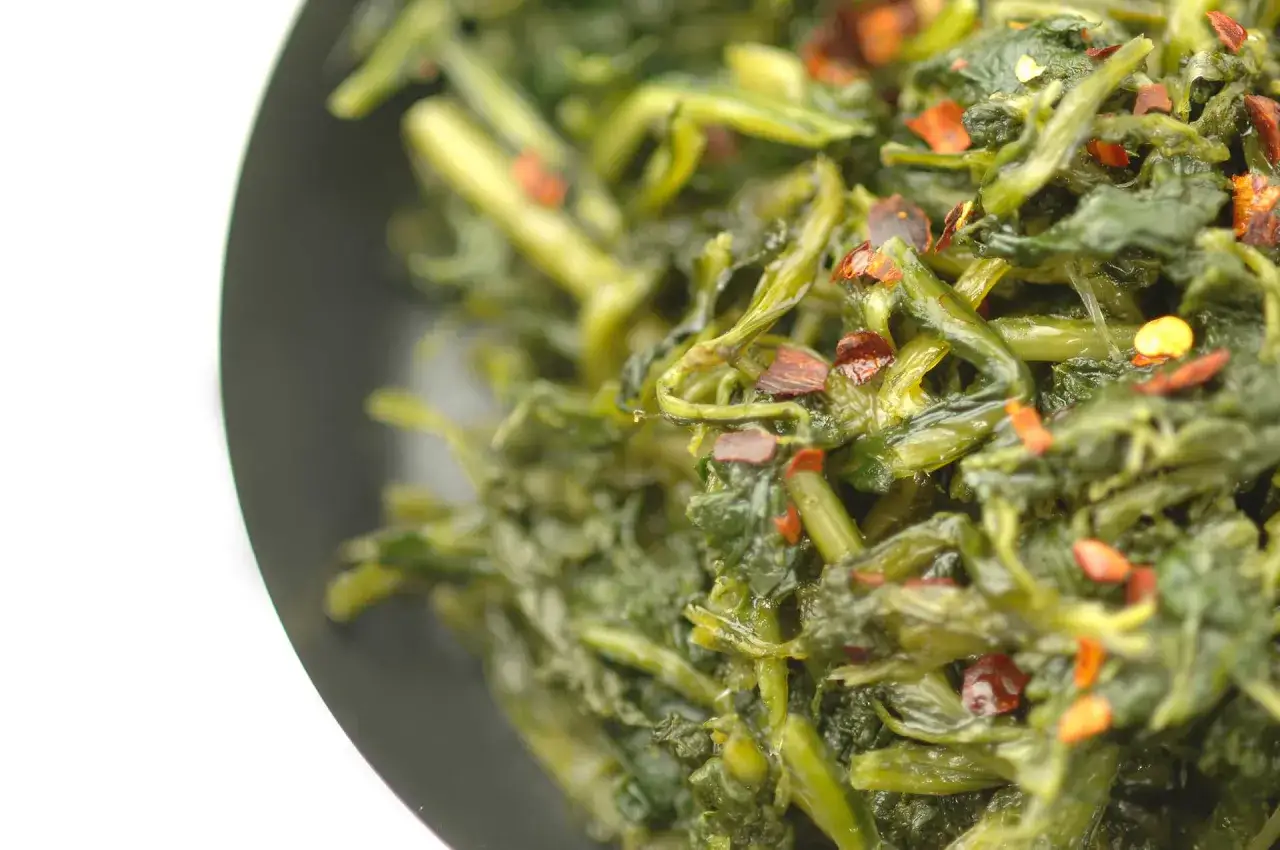 Puntarelle in padella, un contorno saporito e facile da preparare. La ricetta perfetta per gustare questa verdura romana.