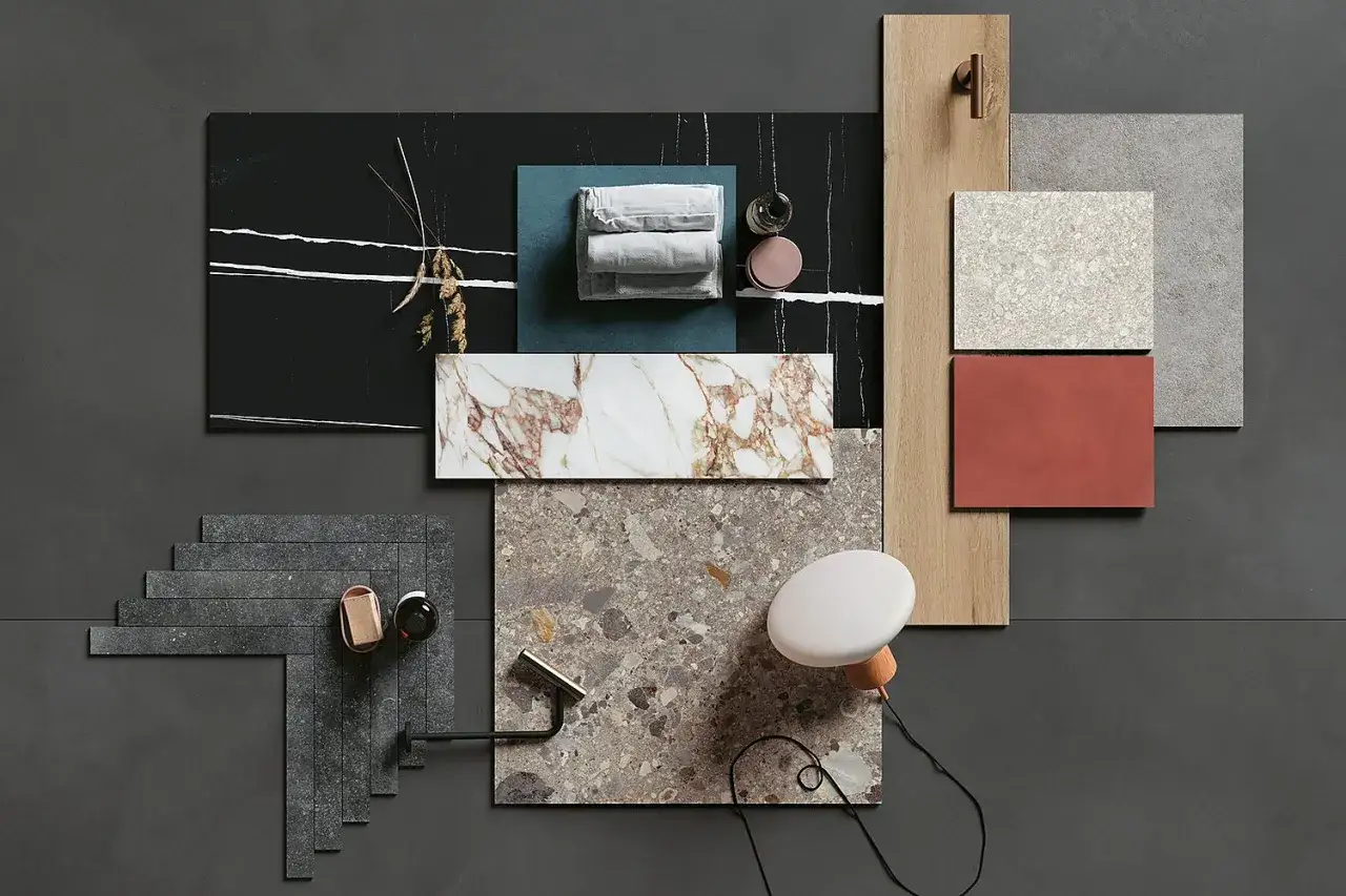 Inspirujący moodboard z próbkami materiałów: czarny marmur, drewno, beton, ceglasta czerwień i kamień.