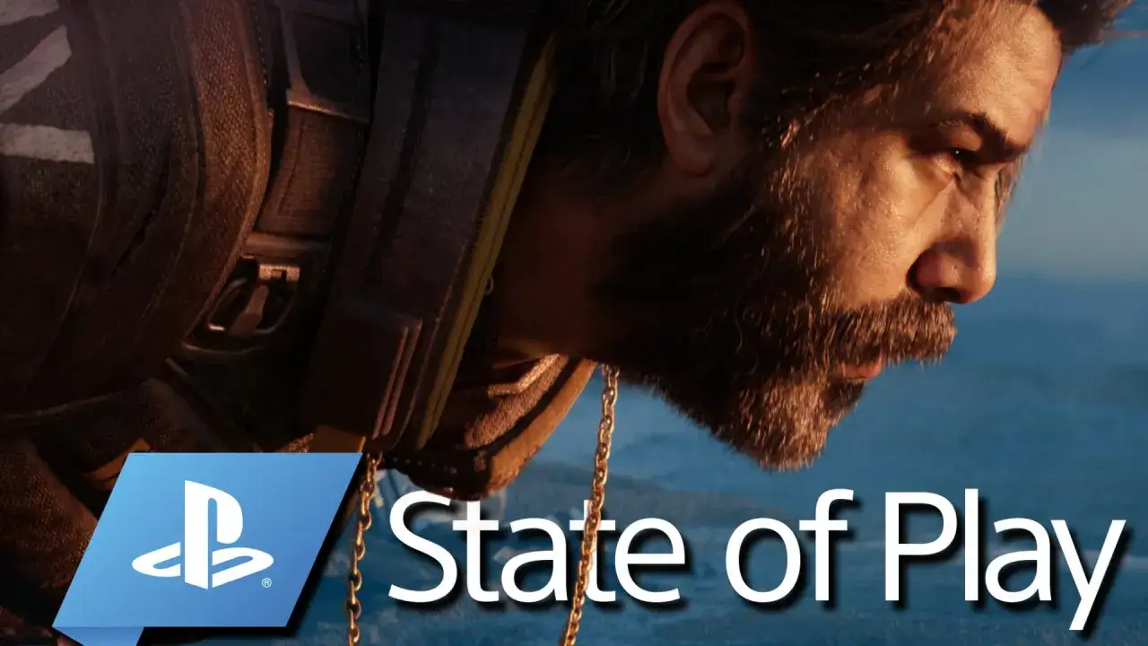 Primer plano de un hombre con barba, con el logo de PlayStation y el texto 