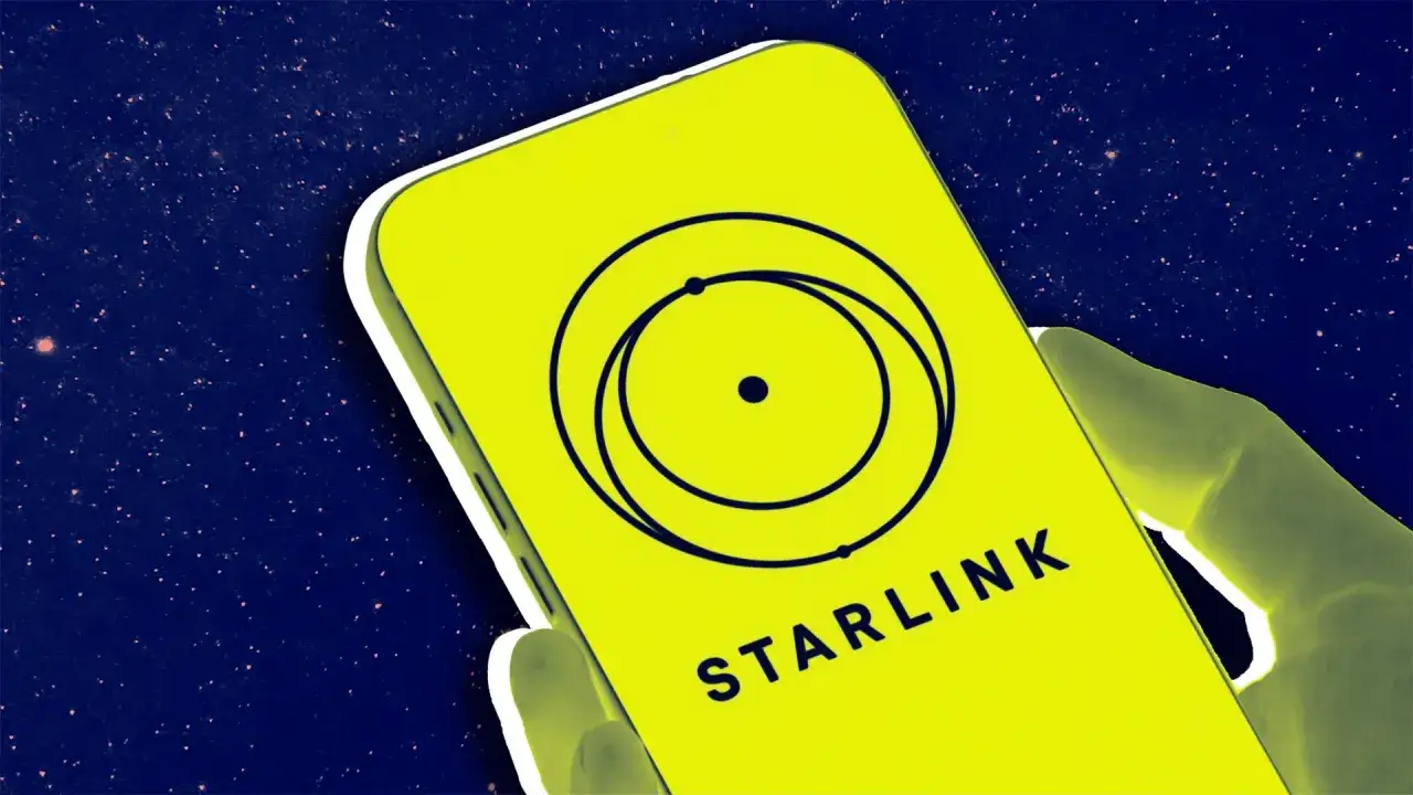 Jasnożółty telefon z logo Starlink, trzymany w dłoni na tle nocnego, gwieździstego nieba. To może być telefon Elona Muska.