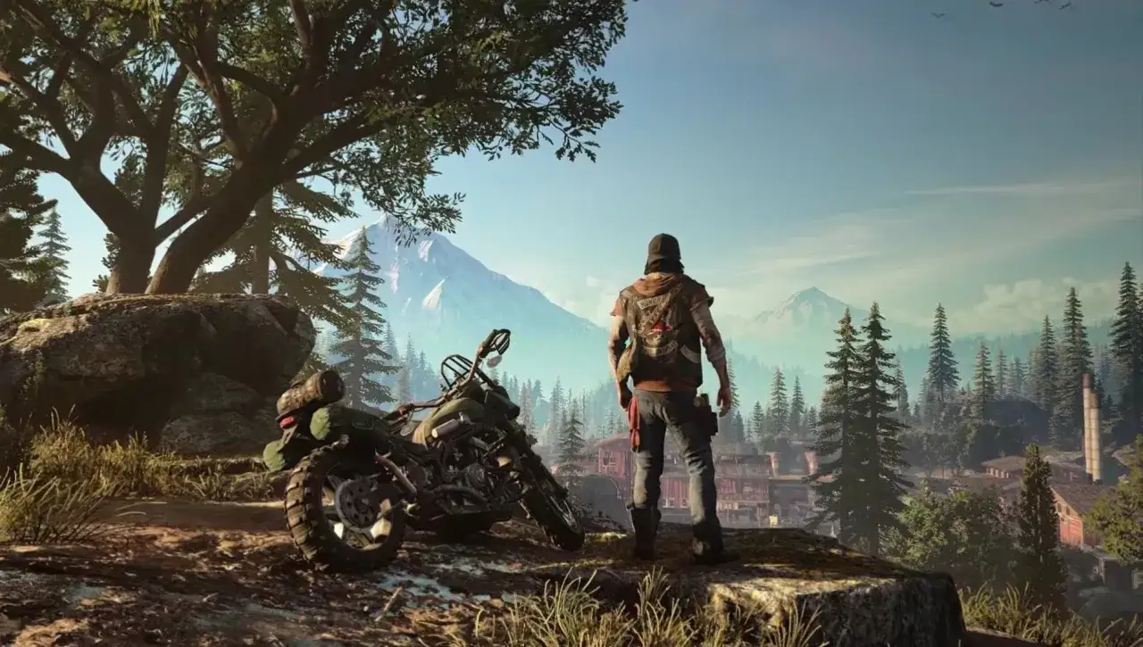Motocyklista z gry Days Gone na tle górskiego krajobrazu.
