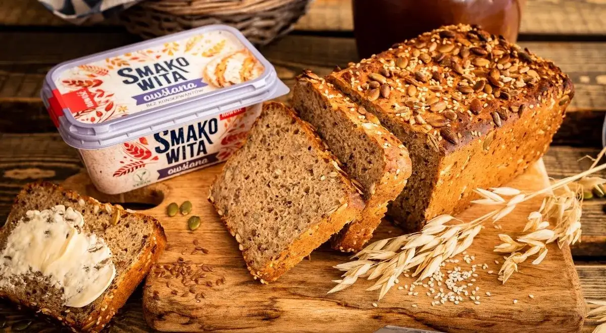 Składniki na zdrowy chleb: mąka, woda, zakwas, sól, ziarna