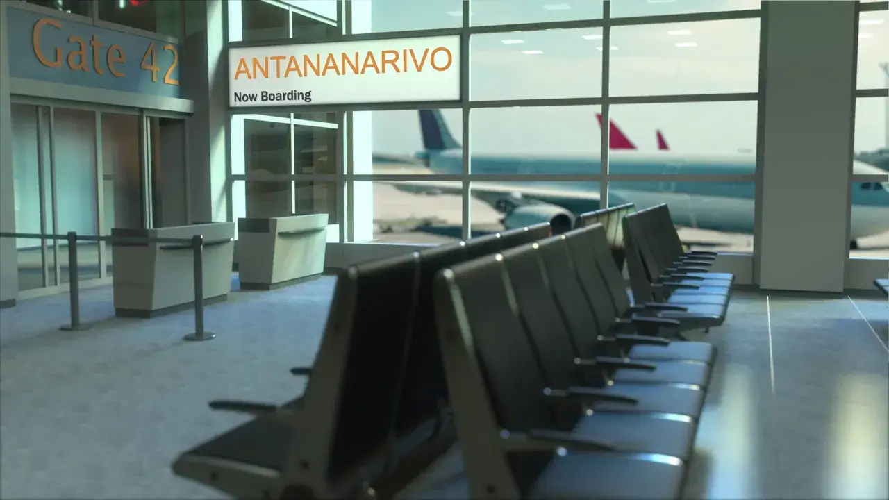 Oczekiwanie na lot do Antananarywy. Zastanawiasz się, ile się leci na Madagaskar? Czas na przygodę!