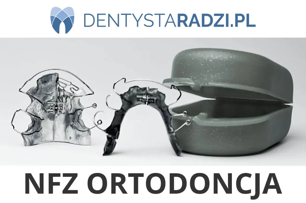 Aparat ortodontyczny dla dziecka z przodozgryzem, obok zielonego etui. NFZ ortodoncja.