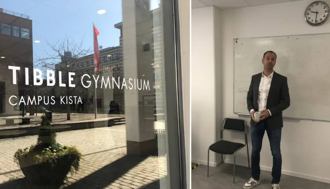 Entré till Tibble Gymnasium Campus Kista. En man står med en mugg framför en whiteboardtavla.