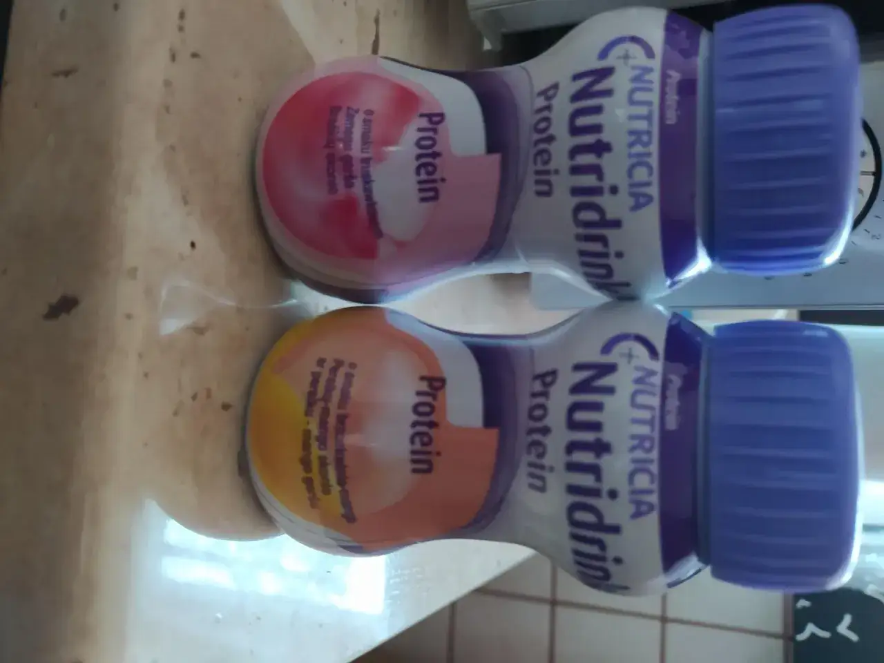 Dwa napoje Nutridrink Protein o smaku truskawkowym i brzoskwiniowo-mango. Czy protifar skutki uboczne mogą dotyczyć r&oacute;wnież tych produkt&oacute;w?