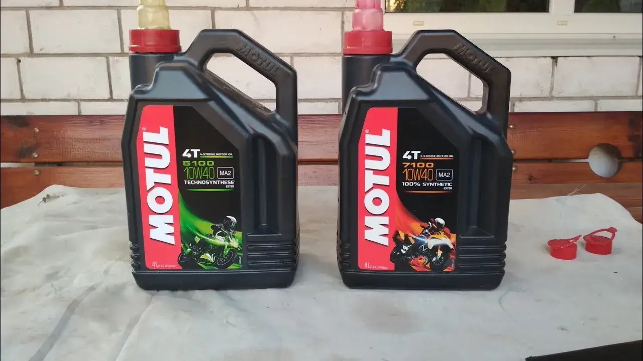 Porównanie butelek Motul 5100 i 7100 10W40