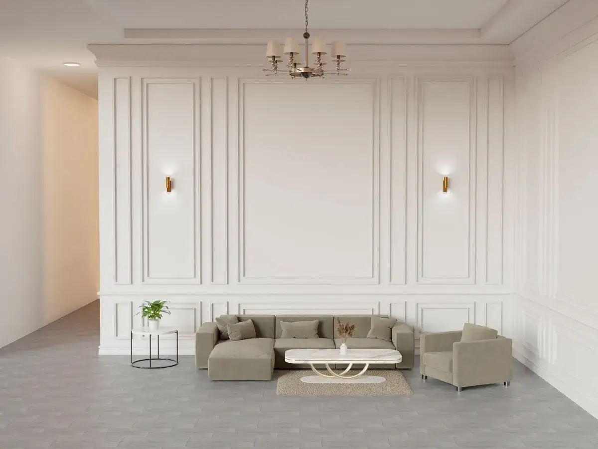 Elegancki salon z beżową sofą i fotelem, ozdobiony sztukaterią. Centralnym punktem jest marmurowy stolik kawowy, a nad nim wisi żyrandol. Każda **faseta** na ścianie podkreśla wyrafinowany styl.