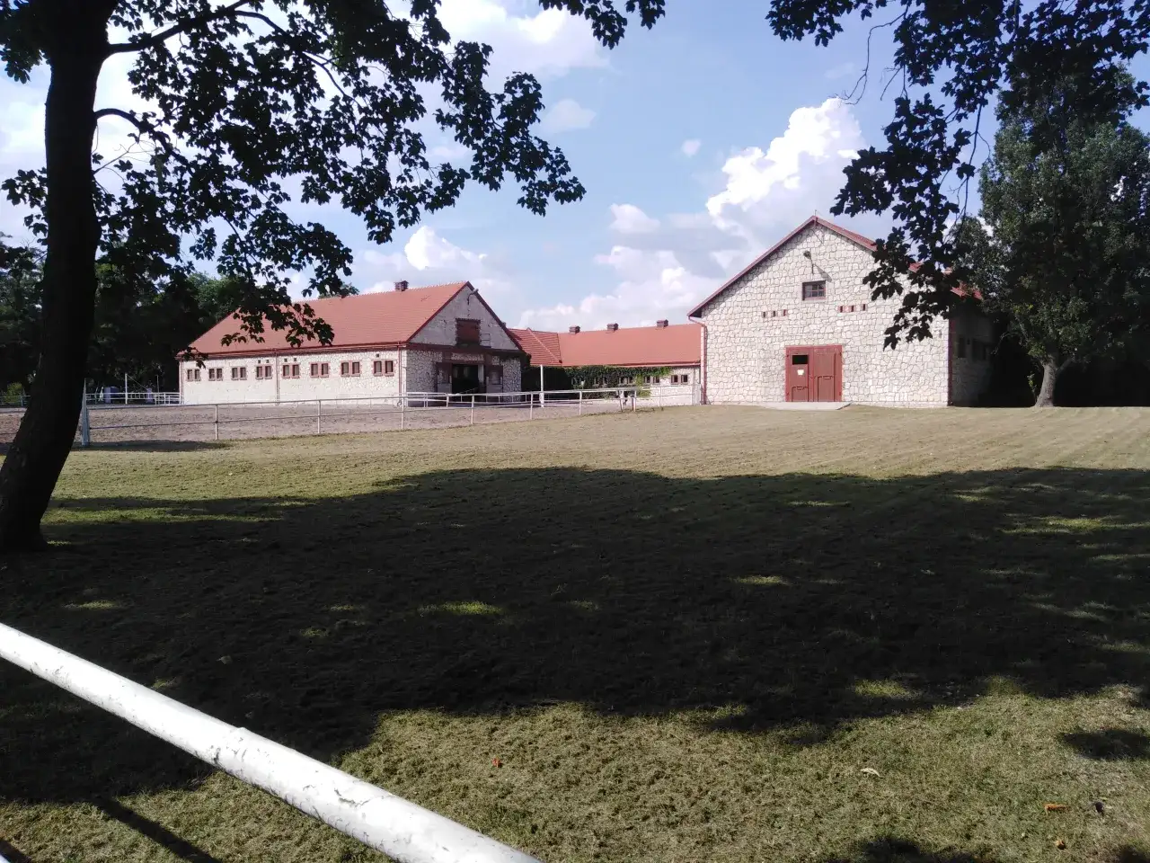 Stadnina Koni Michał&oacute;w widok og&oacute;lny