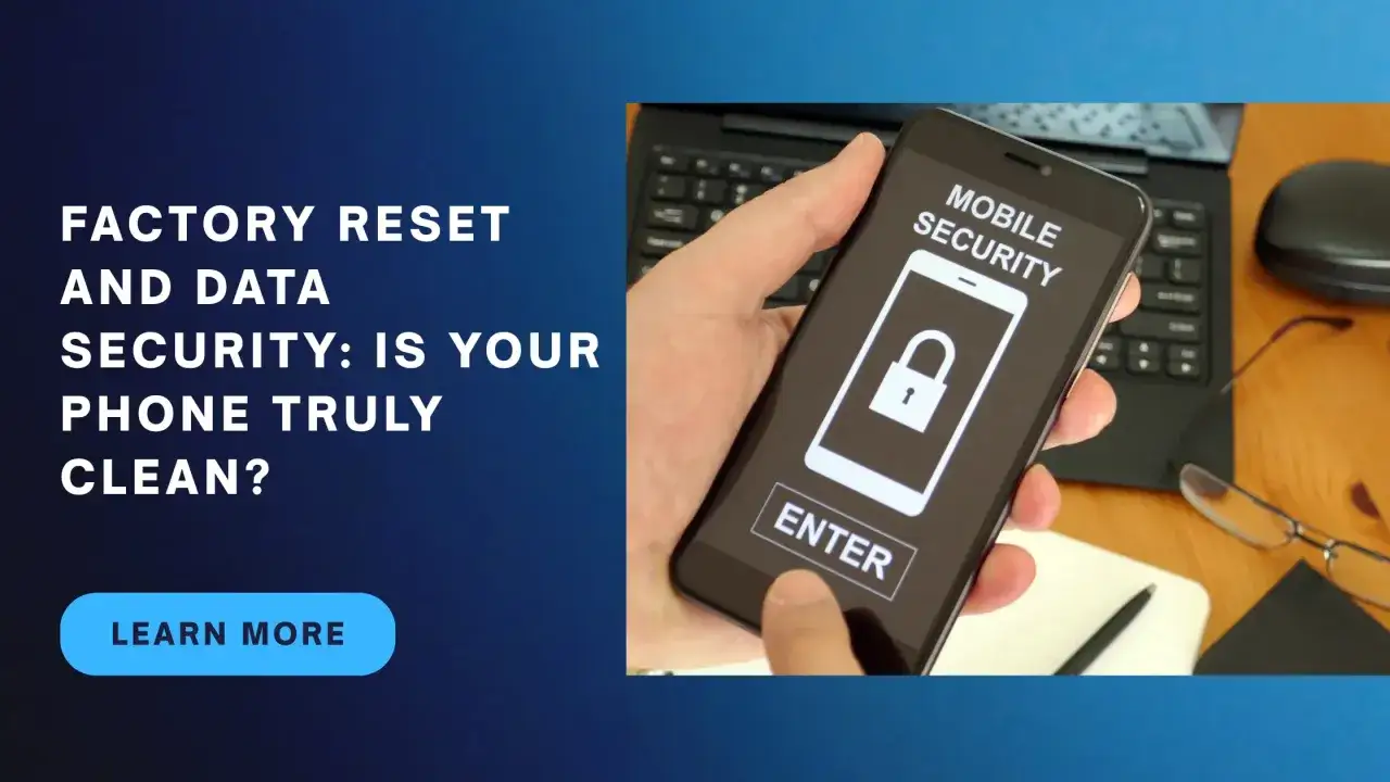 Dłoń trzyma telefon z napisem