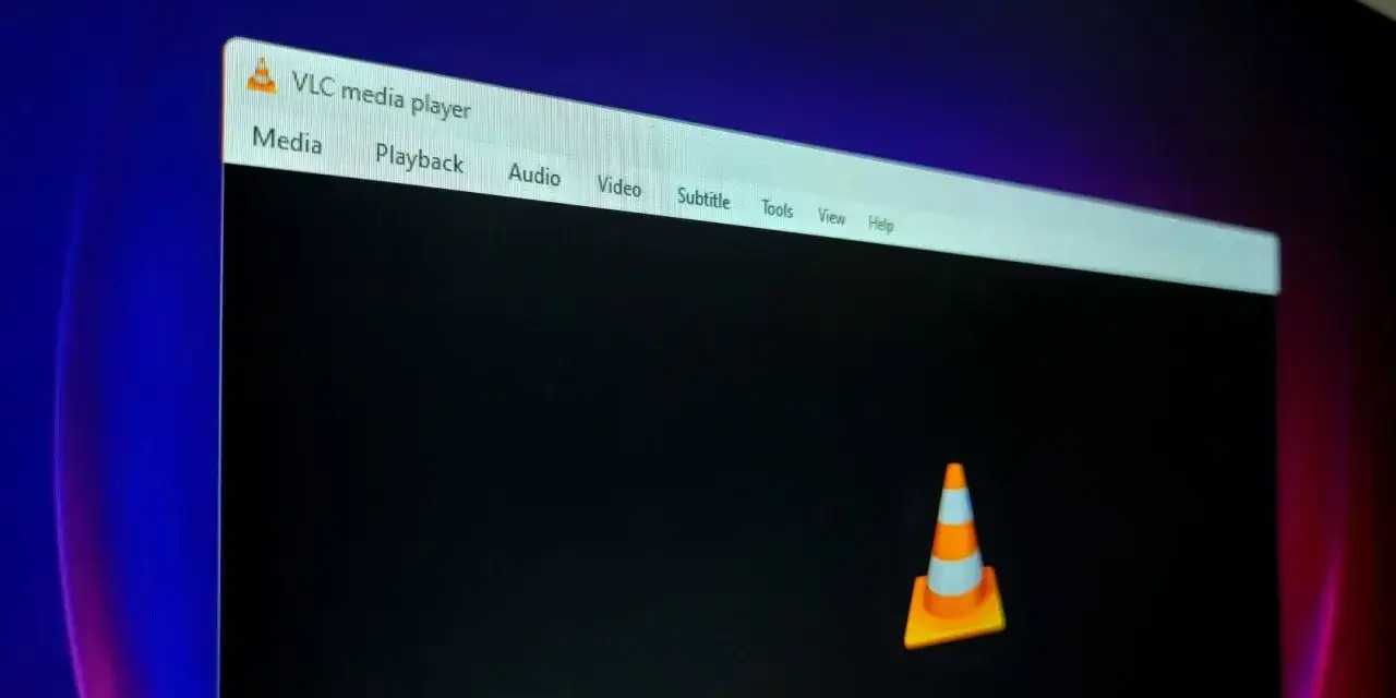 VLC media player is open, ready to play your WMV files. The familiar orange traffic cone logo is visible.