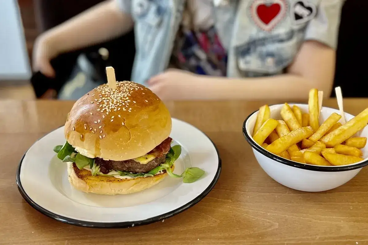 Burger & Co Kielce frytki belgijskie sosy