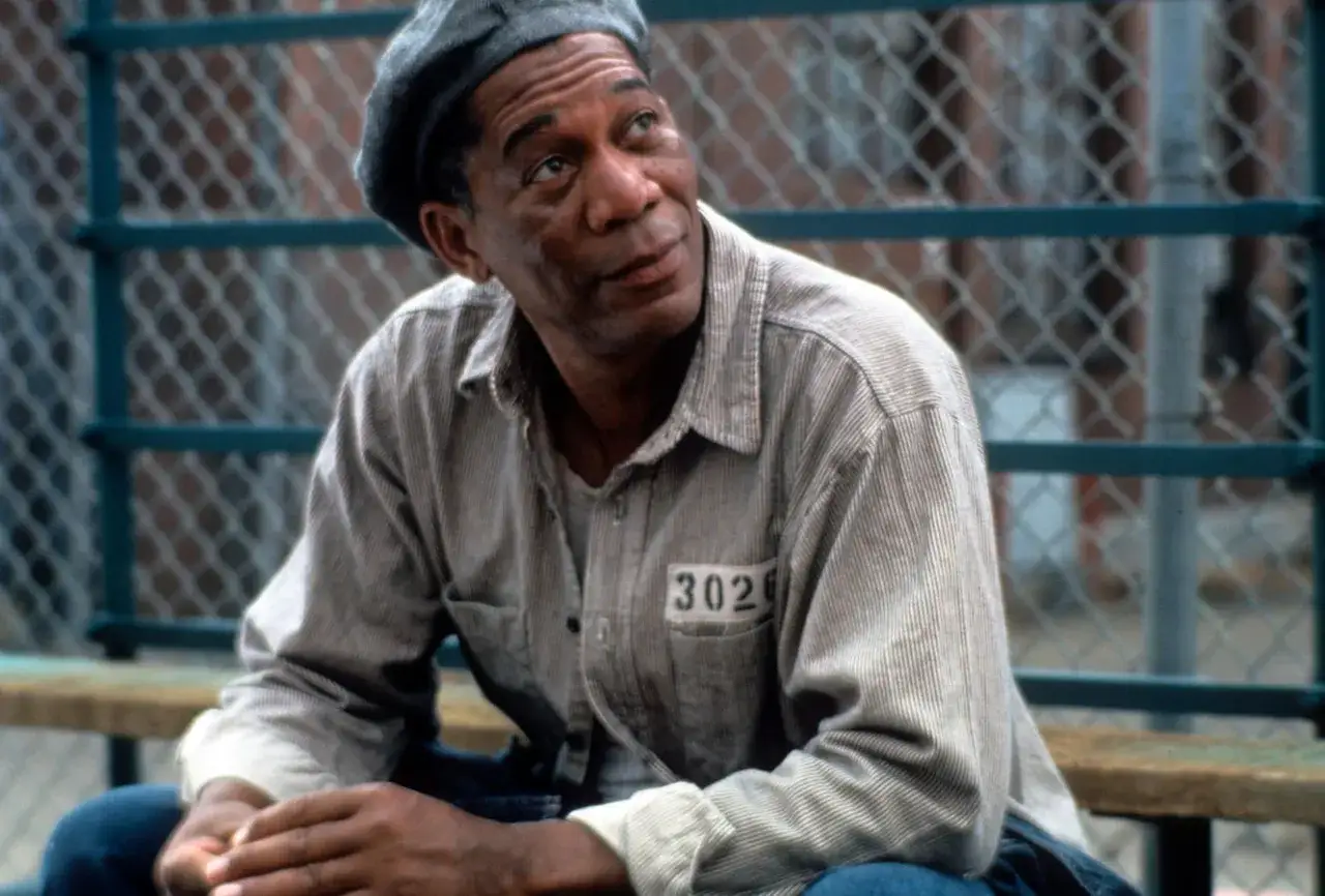 Morgan Freeman w więziennym stroju z numerem 302. Ikona kina, niezapomniany z wielu filmów.