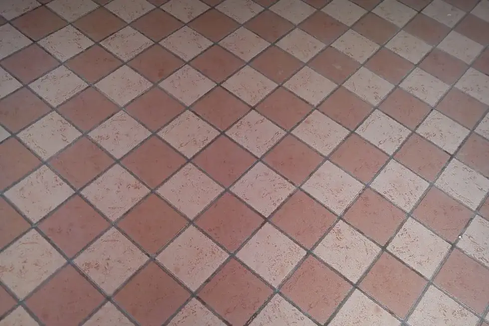 Rodzaje płytek ceramicznych glazura terakota gres