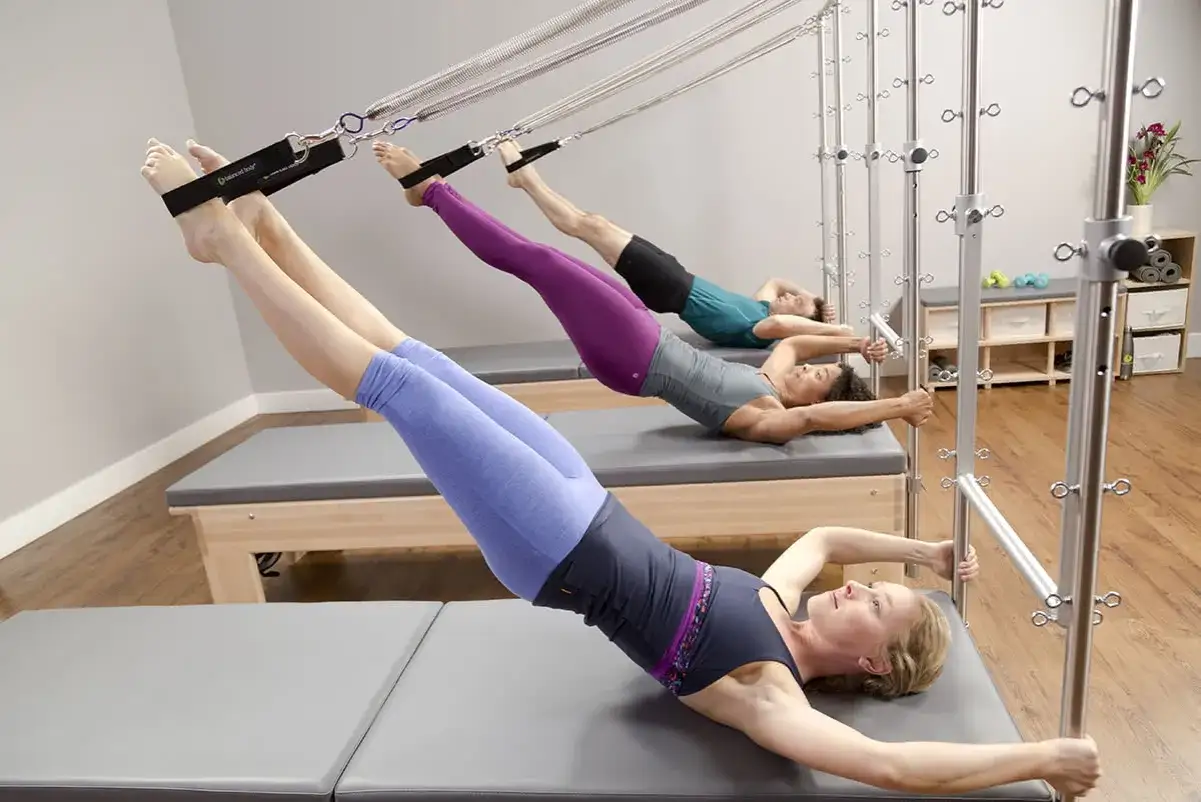 Pilates na macie i reformerze por&oacute;wnanie