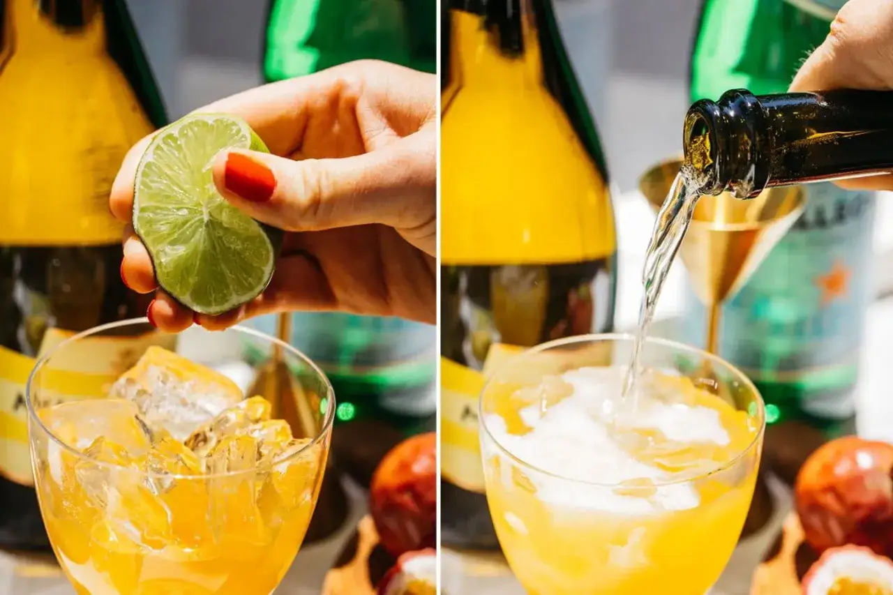En hand pressar lime i ett glas med is och passionsfruktjuice, redo f&ouml;r en Pornstar Martini. Sedan h&auml;lls bubbel i.