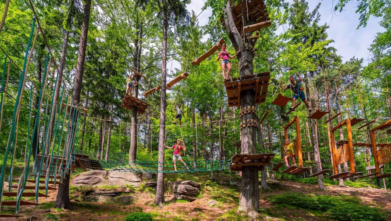 Park Linowy Trollandia trasy dla dzieci i dorosłych