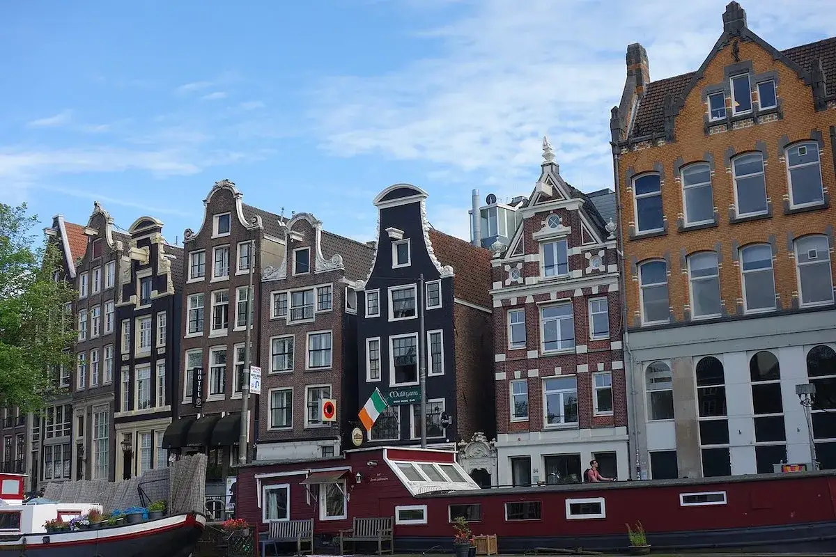 Amsterdam rynek nieruchomości ceny wynajmu