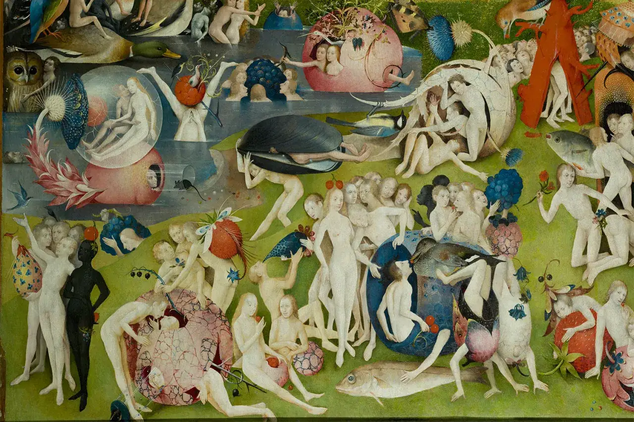 Le jardin des d&eacute;lices : une foule d'humains nus, d'animaux &eacute;tranges et de fruits g&eacute;ants dans un paysage onirique.