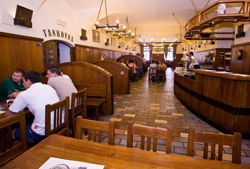 tradycyjna czeska restauracja wnętrze