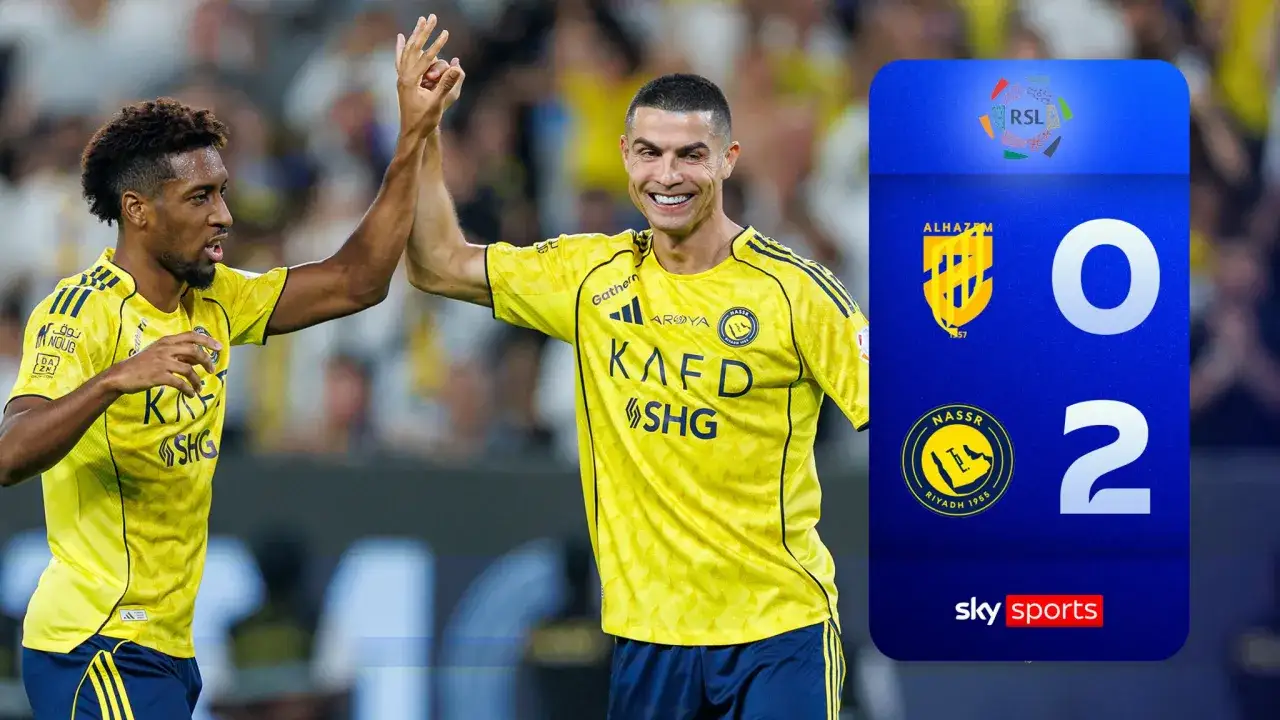 Jugadores de Al-Nassr celebran tras el partido contra Al-Hazm, con el marcador final de 0-2 a favor de Al-Nassr.