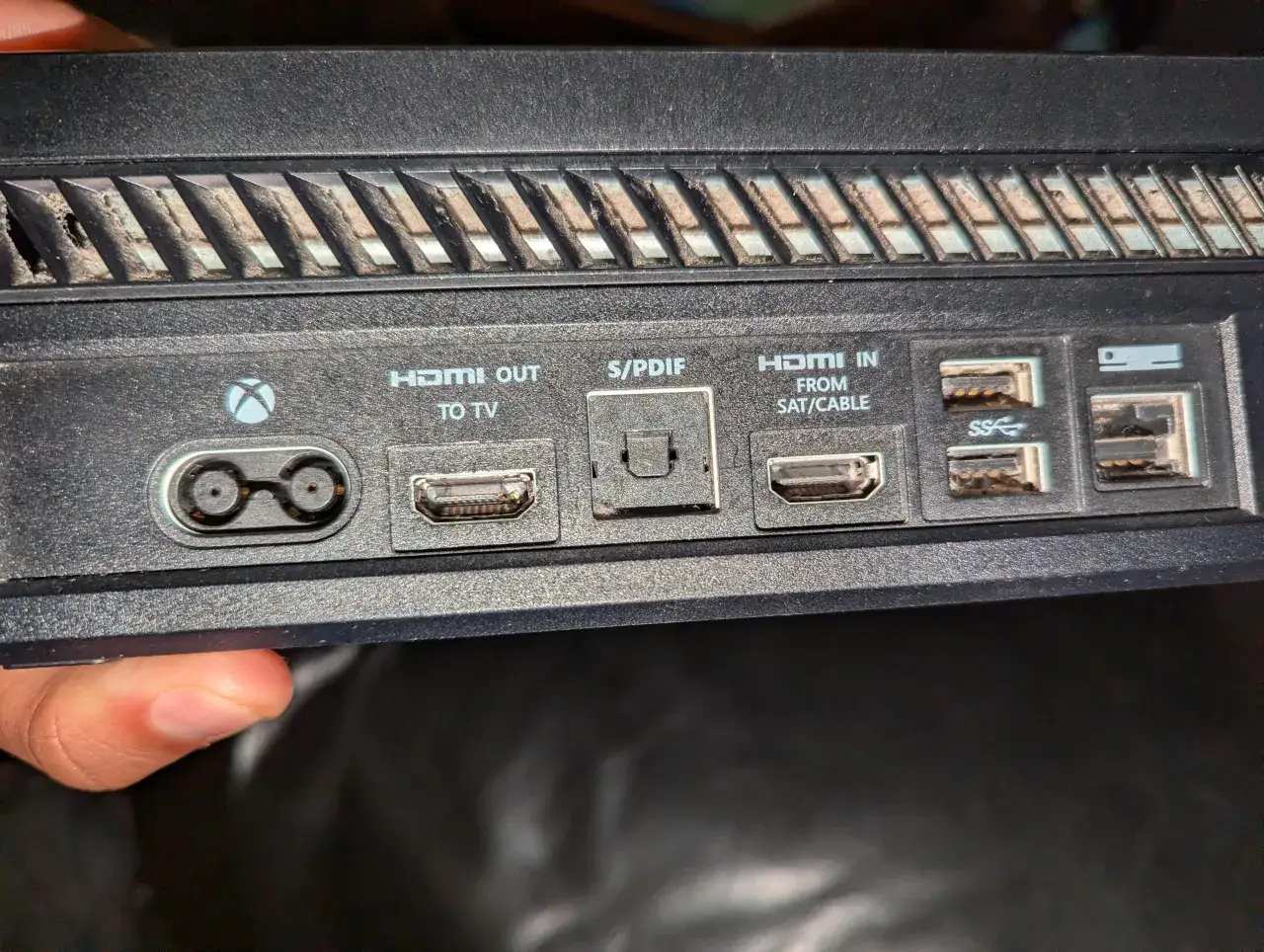 Porty Xbox One HDMI OUT i wejścia HDMI telewizora