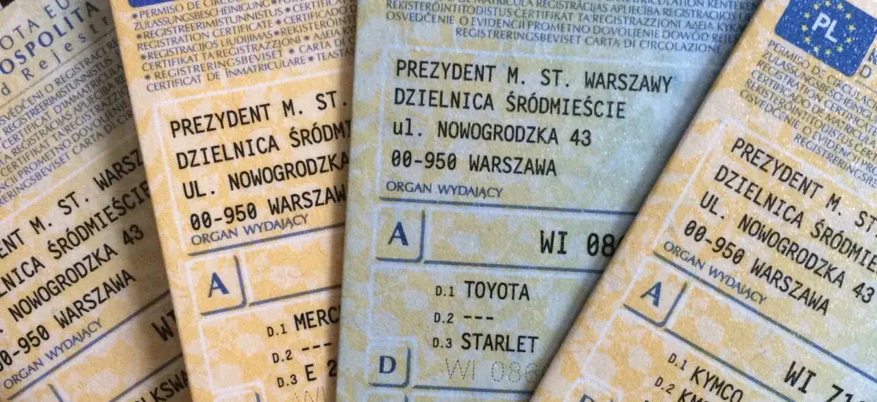 Dokumenty do odbioru dowodu rejestracyjnego: dane urzędu i informacje o pojazdach.
