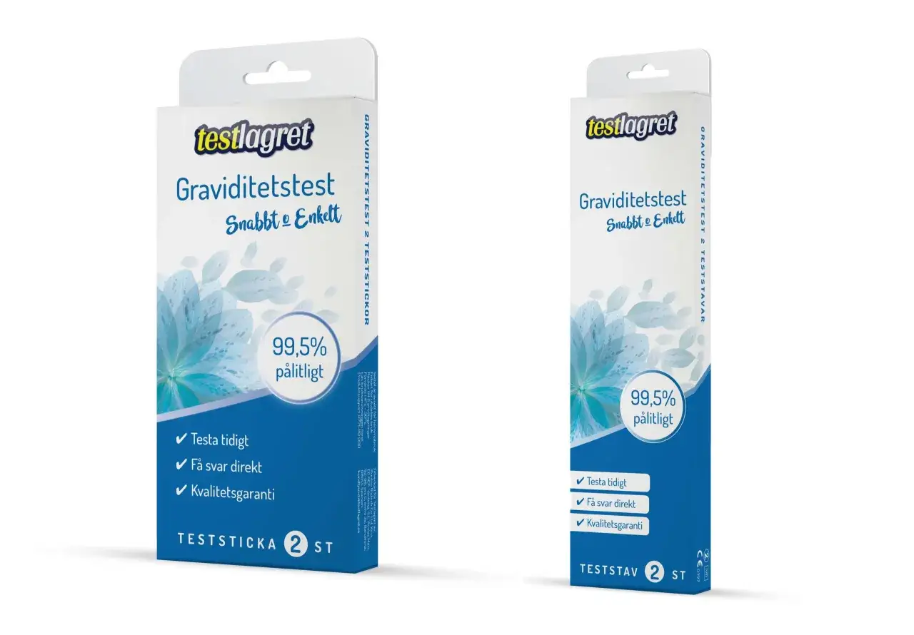 Två förpackningar med graviditetstest från Testlagret. Tydlig text om 99,5% pålitlighet och att det är ett snabbt och enkelt graviditetstest.